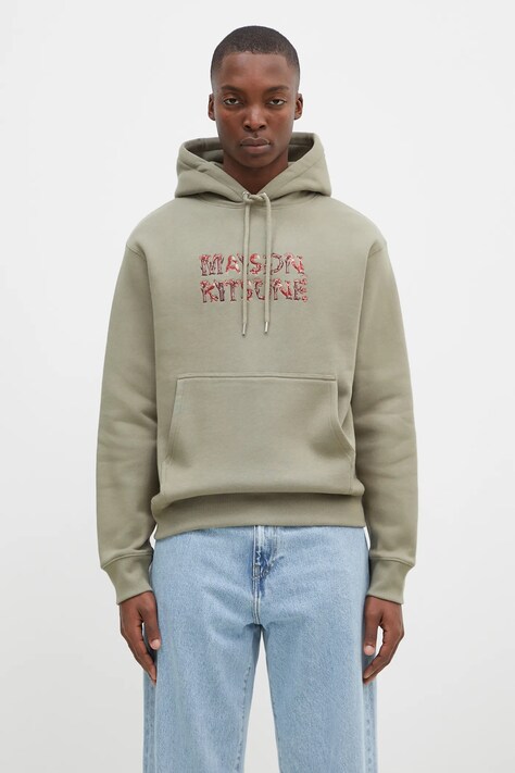 Хлопковая кофта Maison Kitsuné Woodland Alphabet мужская цвет зелёный с капюшоном с аппликацией NM00704KM0307