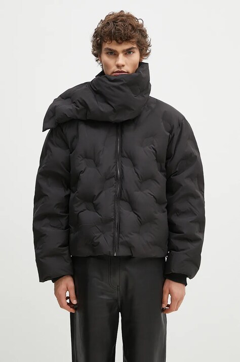 Péřová bunda Daily Paper Ayan Monogram Puffer Jacket pánská, černá barva, zimní, oversize, 2421035