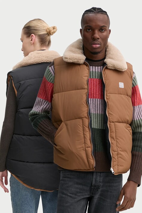 A.P.C. vesta cu doua fete doudoune teddy culoarea maro, de iarna, PAAFW.M30201
