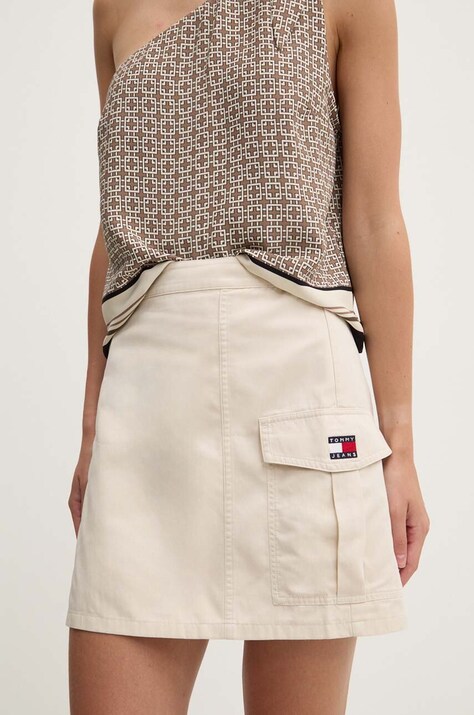 Tommy Jeans fusta culoarea bej, mini, evazati, DW0DW18486