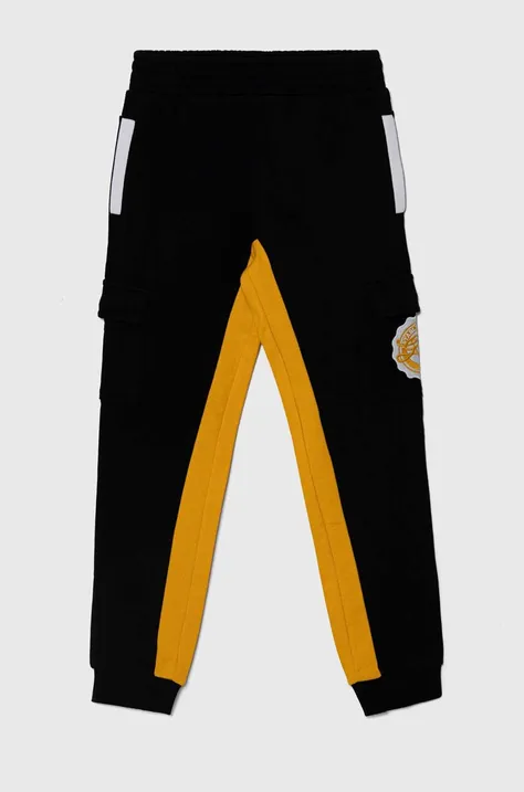 Guess spodnie dresowe bawełniane dziecięce kolor czarny wzorzyste L4YQ12 KA6R4