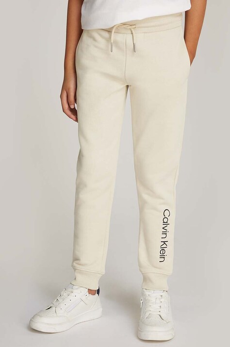 Dječji pamučni donji dio trenirke Calvin Klein Jeans REGULAR JOGGER boja: bež, s tiskom, IU0IU00681