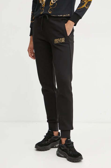 Хлопковые спортивные штаны Versace Jeans Couture цвет чёрный с аппликацией 77HAAT06 CF01T