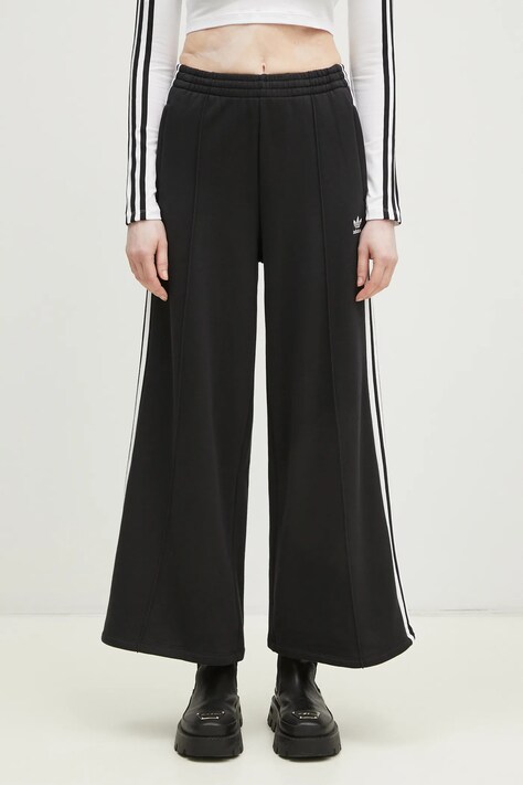 Спортен панталон adidas Originals Adicolor в черно с десен IY7255