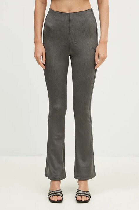 Спортен панталон adidas Originals Femme Galore Rib Flared Legging в сиво с изчистен дизайн JN3024