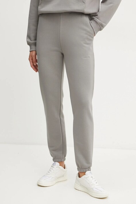 La Mania pantaloni de trening LYN culoarea gri, neted, LYN