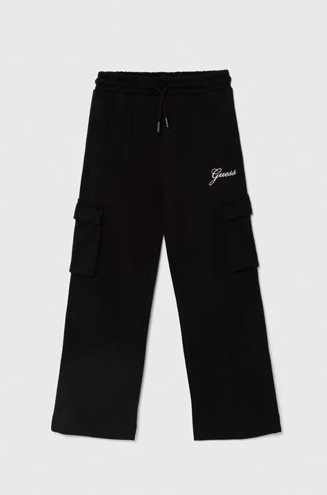 Детски памучен спортен панталон Guess в черно с изчистен дизайн J4YQ13 KA6R3