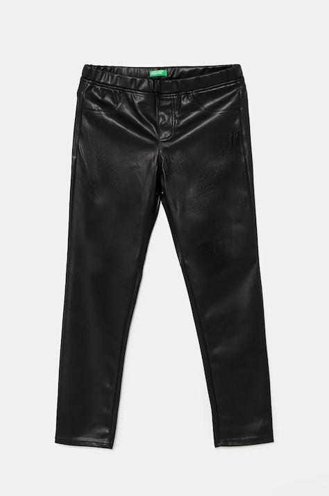 Детски панталон United Colors of Benetton в черно с изчистен дизайн 4X2VCE031