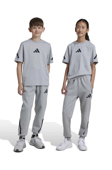 adidas gyerek melegítőnadrág J Z.N.E. PT szürke, nyomott mintás, JI7543