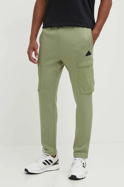 Спортивные штаны adidas City Escape цвет зелёный с аппликацией IV7419