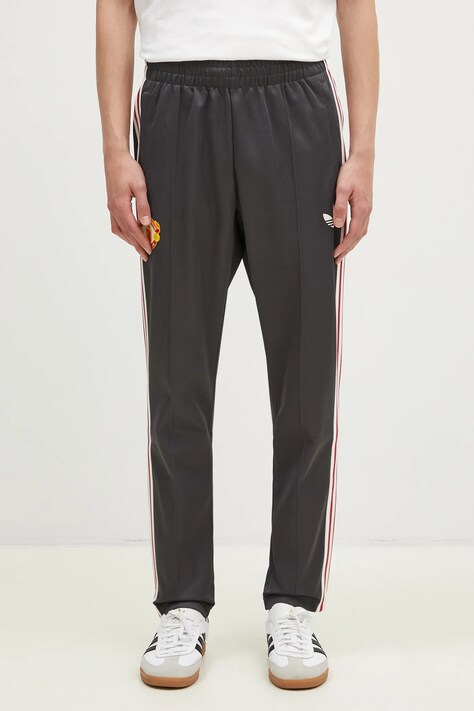 Спортивные штаны adidas Originals Manchester United Beckenbauer Track Pant цвет серый с аппликацией IY0044