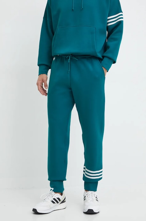 Спортивные штаны adidas Originals Neuclassics C Pant цвет зелёный с аппликацией JF9152