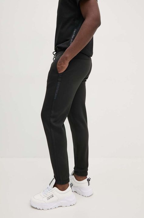 Παντελόνι φόρμας Calvin Klein Jeans χρώμα: μαύρο, J30J326175