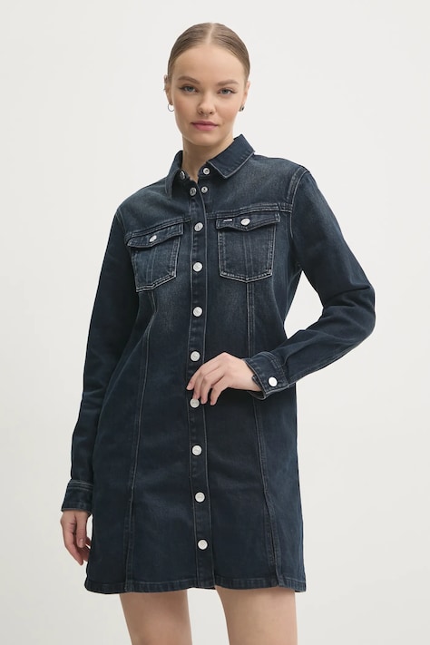 Дънкова рокля Tommy Jeans в тъмносиньо къса със стандартна кройка DW0DW19735