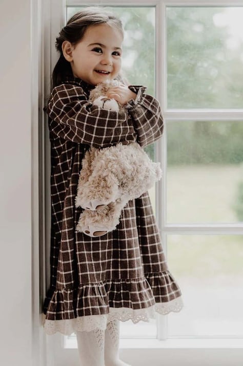 That's mine rochie din bumbac pentru copii Haya culoarea maro, mini, oversize, 113528