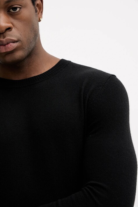 Sisley sweter z domieszką wełny męski kolor czarny lekki 102HS1B17