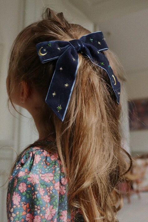 Konges Sløjd spinka do włosów VELVET BOW PEARLY HAIR CLIP KS104031