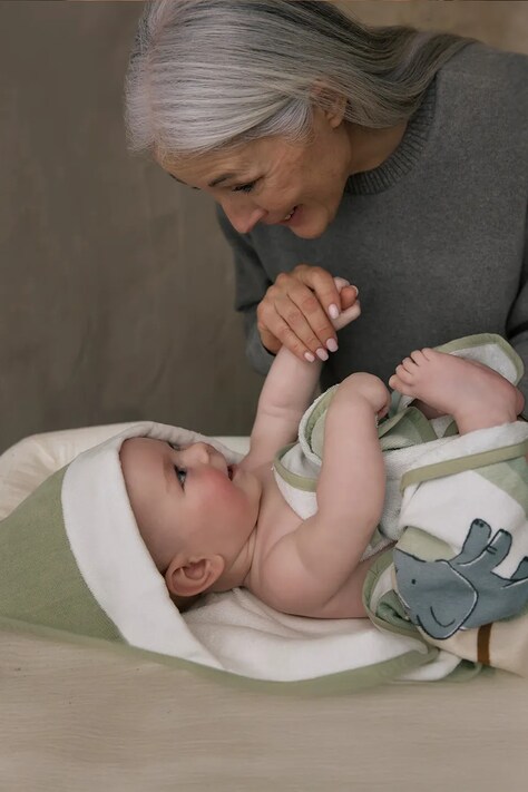 Mayoral Newborn ręcznik z kapturem niemowlęcy 9988
