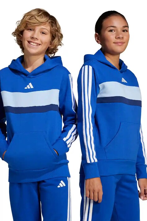 Детски суичър adidas в синьо с качулка с десен JC7481