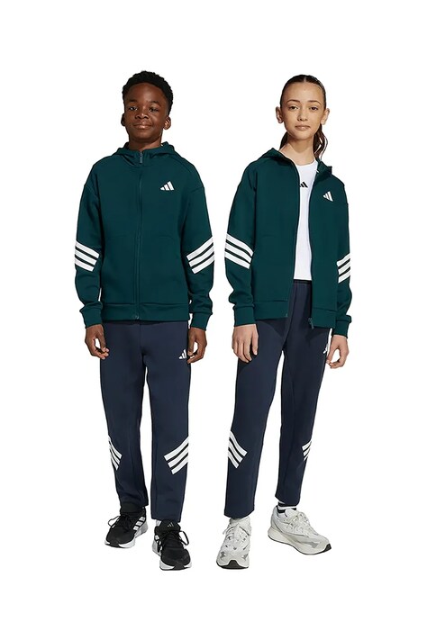 Детски суичър adidas в зелено с качулка с принт JW7525