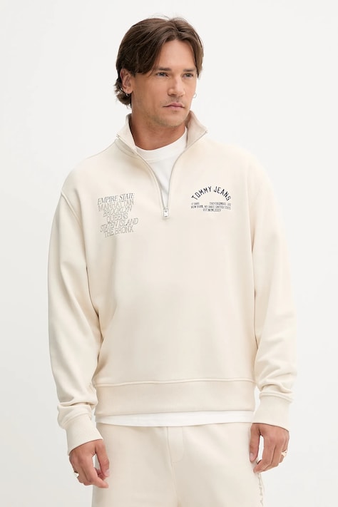 Памучен суичър Tommy Jeans мъжки в бежово с десен DM0DM21797