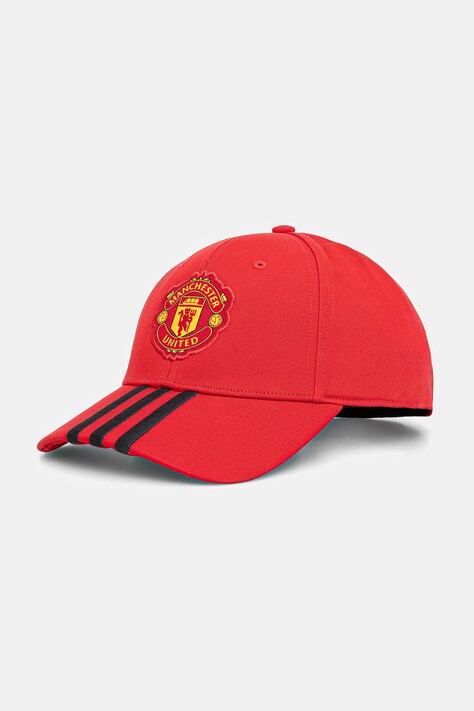 Bombažna bejzbolska kapa adidas Performance MANCHESTER UNITED rdeča barva, JM3052