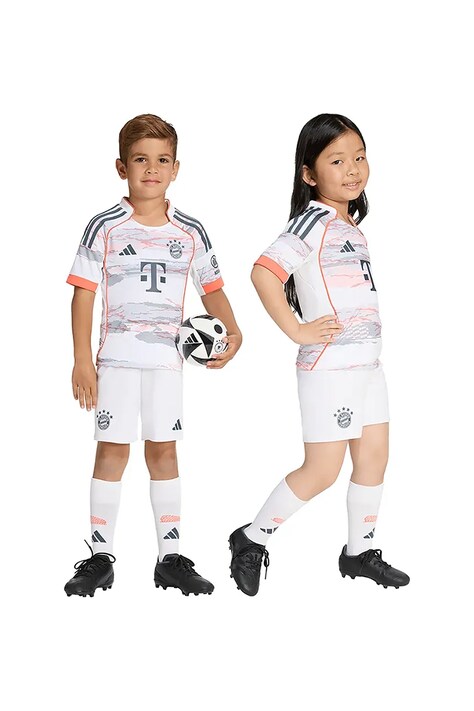 adidas Performance komplet dziecięcy FC Bayern Munich kolor biały JP3688