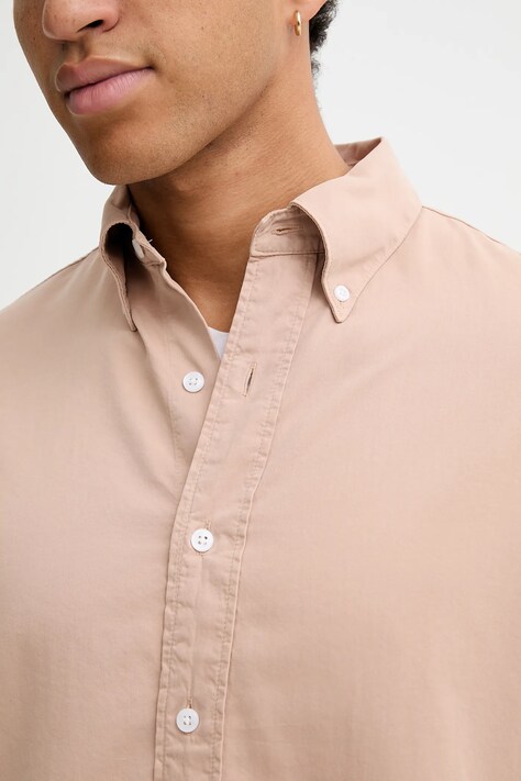 Filippa K koszula męska kolor beżowy relaxed z kołnierzykiem button-down 31468