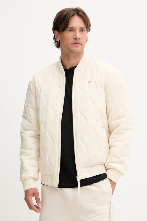 Куртка-бомбер Tommy Jeans цвет бежевый переходная DM0DM21685