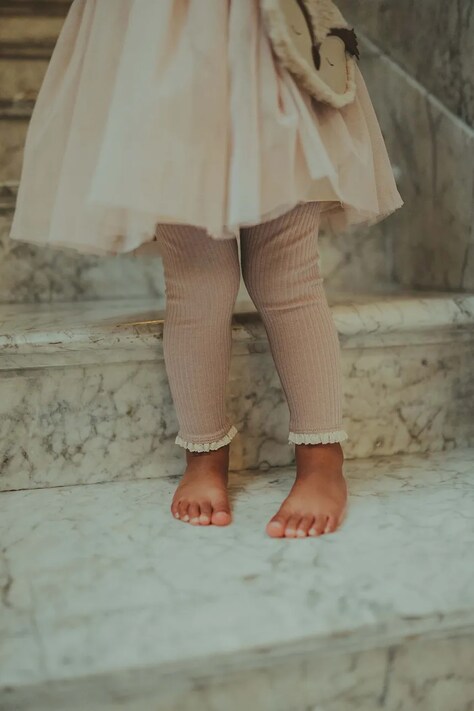 Donsje legginsy dziecięce z bawełną Affy Leggings kolor brązowy gładkie 4079300
