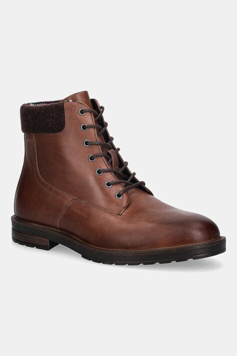 Tommy Hilfiger trapery skórzane CLEATED HILFIGER W LTH BOOT męskie kolor brązowy FM0FM05562