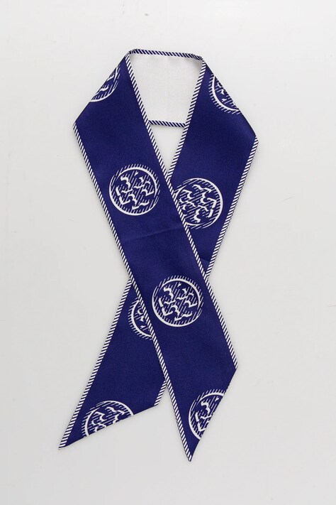 Šátek s hedvábím Tory Burch Medallion dámský, tmavomodrá barva, 174863-400