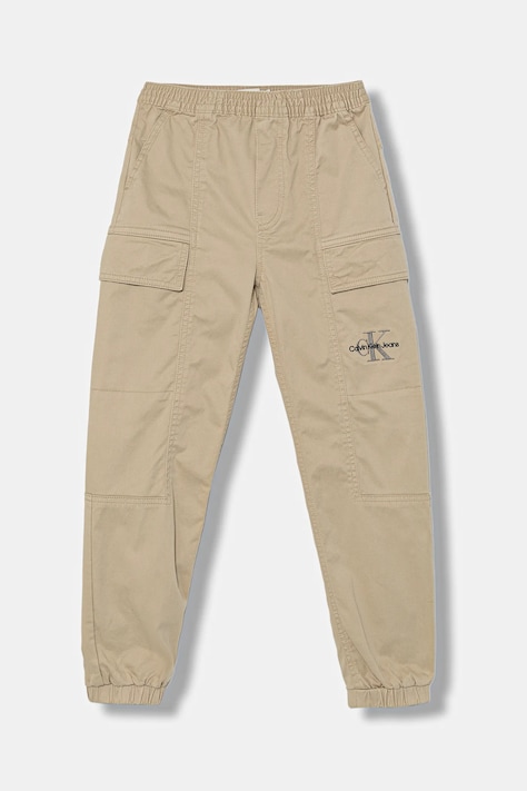 Calvin Klein Jeans pantaloni copii CARGO culoarea bej, cu imprimeu, IB0IB02270
