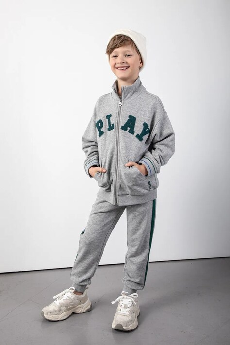 Coccodrillo spodnie dresowe dziecięce kolor szary z aplikacją ACADEMY BOY KIDS
