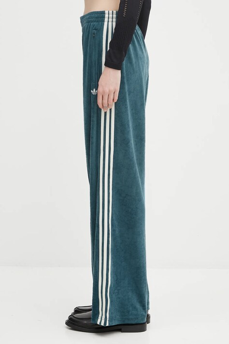 adidas Originals spodnie dresowe welurowe Fb Liberty Tp damskie kolor zielony z aplikacją JW5268