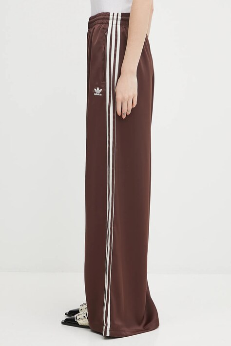 Спортен панталон adidas Originals Satin Tp Wl в кафяво с апликация KD2541
