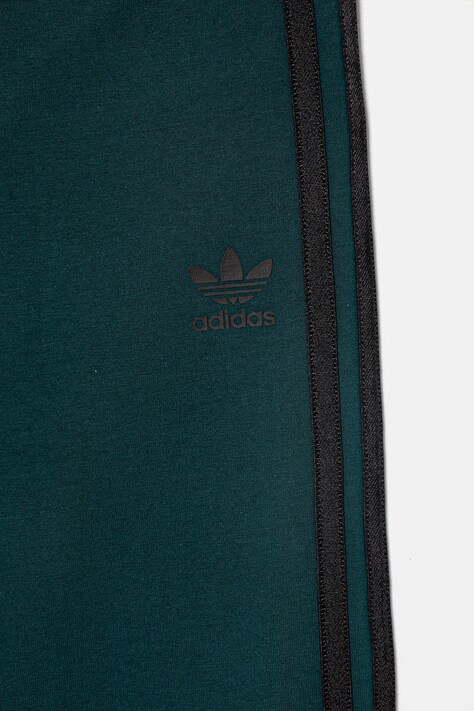 adidas Originals spodnie dresowe dziecięce kolor zielony z aplikacją JV8617