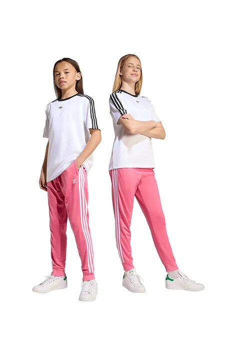 Детски спортен панталон adidas Originals в розово с апликация JV8566