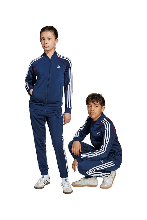 Detské tepláky adidas Originals tmavomodrá farba, s nášivkou, JV8567