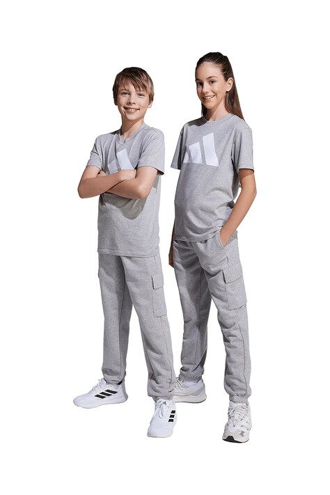 Детски спортен панталон adidas в сиво с меланжов десен JV9996