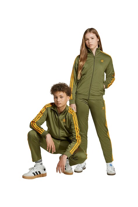 Детски спортен панталон adidas Originals в зелено с апликация JZ4079
