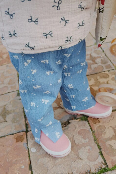 Konges Sløjd spodnie bawełniane dziecięce VIDA PANTS GOTS kolor niebieski KS104034