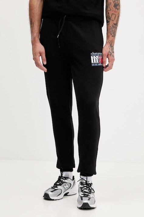 Хлопковые спортивные штаны Tommy Jeans цвет чёрный с принтом DM0DM22094