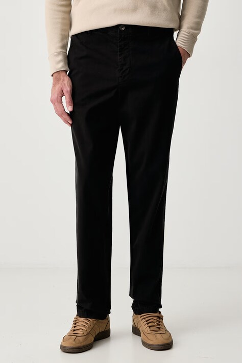 United Colors of Benetton Spodnie chinos męskie bawełniane z elastanem czarne regular waist 4TZYUF04P