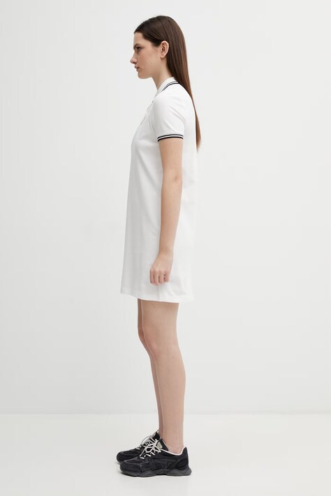 Fred Perry sukienka kolor biały mini prosta D3600