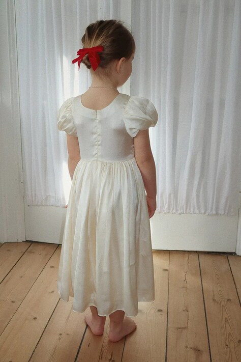 Konges Sløjd sukienka dziecięca CELESTE DRESS kolor biały midi rozkloszowana KS104508