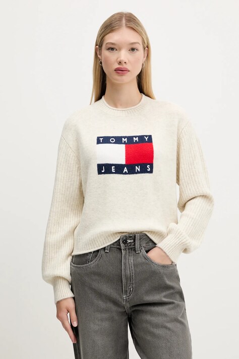Пуловер от вълна Tommy Jeans в бежово от лека материя DW0DW21782