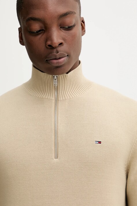 Tommy Jeans pulover de bumbac culoarea bej, light, cu turtleneck, DM0DM21654