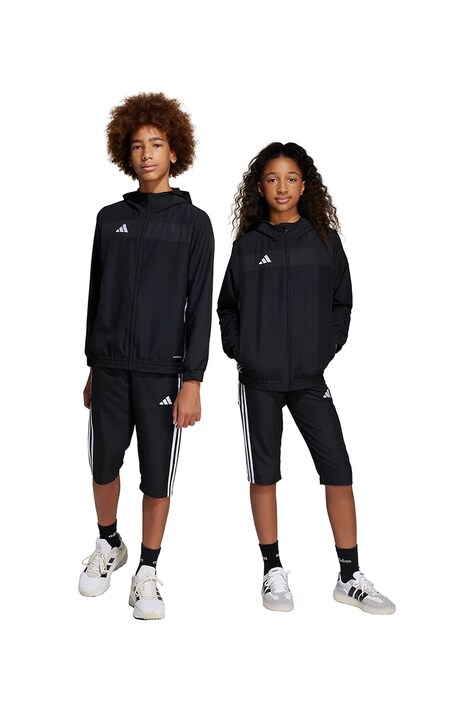 Детски къси панталони adidas Performance в черно с апликация с регулируема талия JD3045