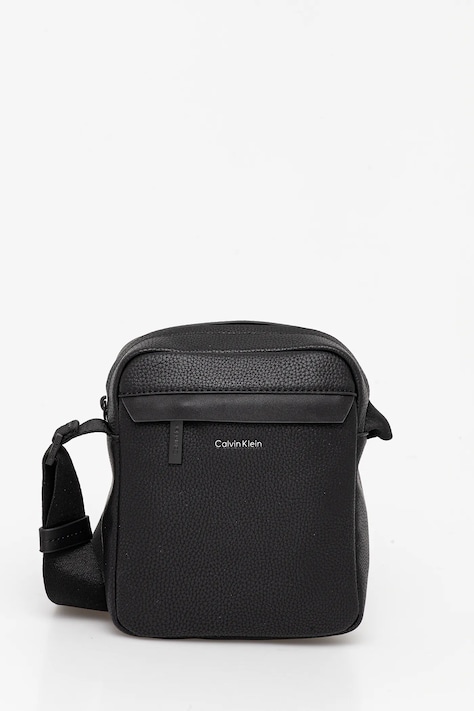 Чанта през рамо Calvin Klein в черно LV04D3083G